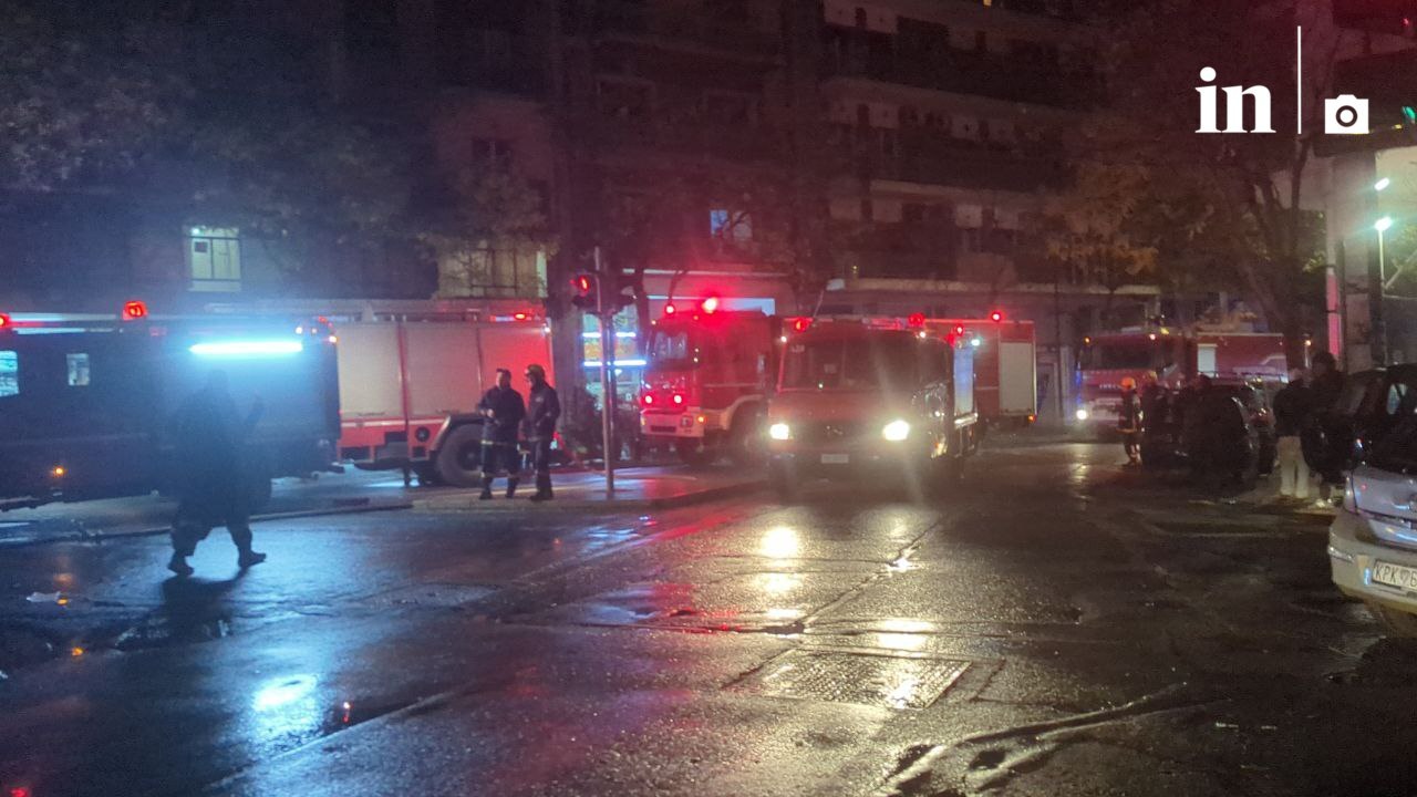Φωτιά σε διαμέρισμα τρίτου ορόφου στο κέντρο της Αθήνας - Πληροφορίες για τραυματίες