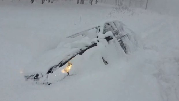 Προάστιο της Νέας Υόρκης «θάφτηκε» κάτω από ενάμιση μέτρο χιόνι