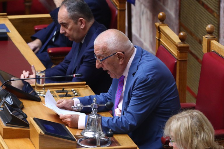 Λαγός αλλαγής της εκλογής των προέδρων των Ανεξάρτητων Αρχών ο Κακλαμάνης, με επίθεση στον Ανδρουλάκη