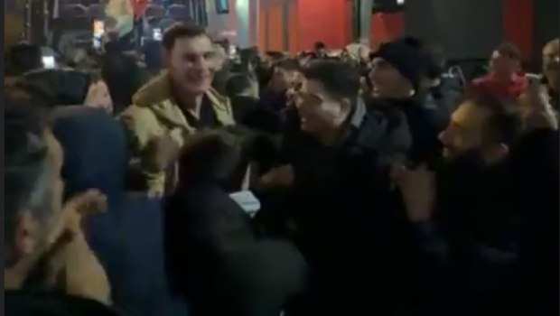 Μηνύματα ή κλήση: Τι λέγεται στο chat και τι όχι