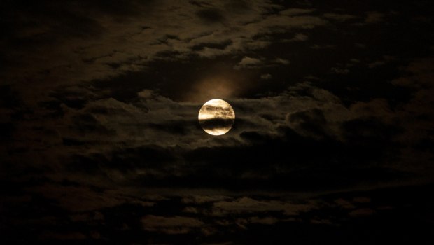 Έρχεται η πρώτη υπερπανσέληνος του 2026 - Πότε θα δούμε το «Φεγγάρι του Λύκου»