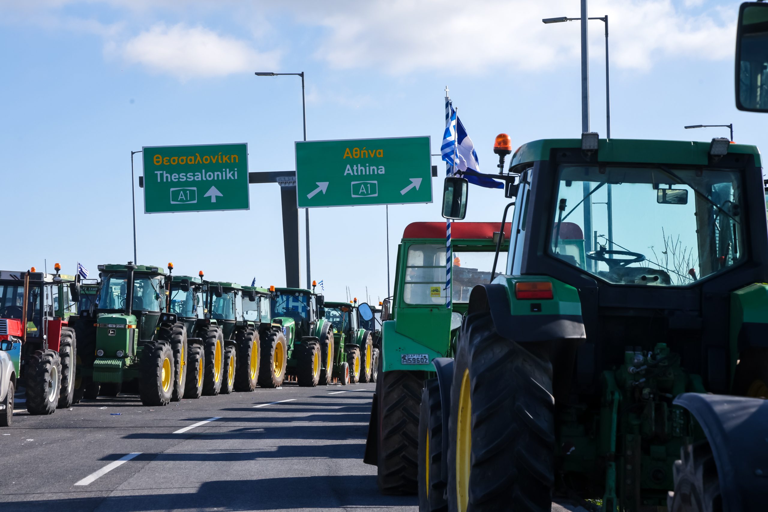 ΣΥΝEΛΕΥΣΗ ΤΩΝ ΑΓΡΟΤΩΝ ΣΤΟ ΜΠΛΟΚΟ ΤΗΣ ΝΙΚΑΙΑΣ ΣΤΗ ΛΑΡΙΣΑ  (EUROKINISSI)