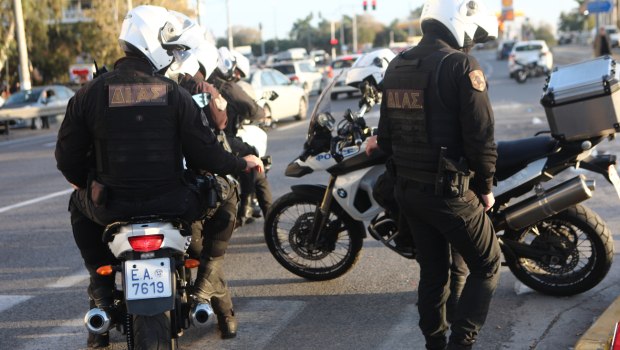 Κερατσίνι: Κινηματογραφική καταδίωξη ανήλικου που παραβίασε κόκκινο με κλεμμένη μηχανή