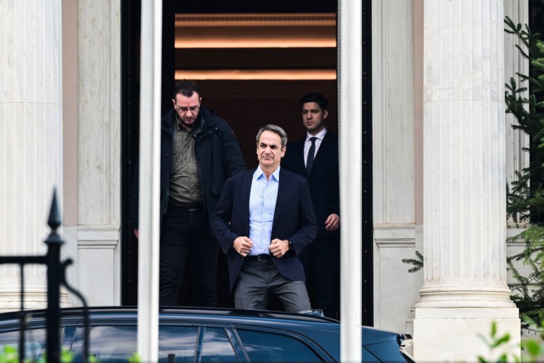 Βενεζουέλα: Τα διαπιστευτήρια της ΝΔ στον Τραμπ και οι εκ των υστέρων διπλωματικές αναφορές στο διεθνές δίκαιο