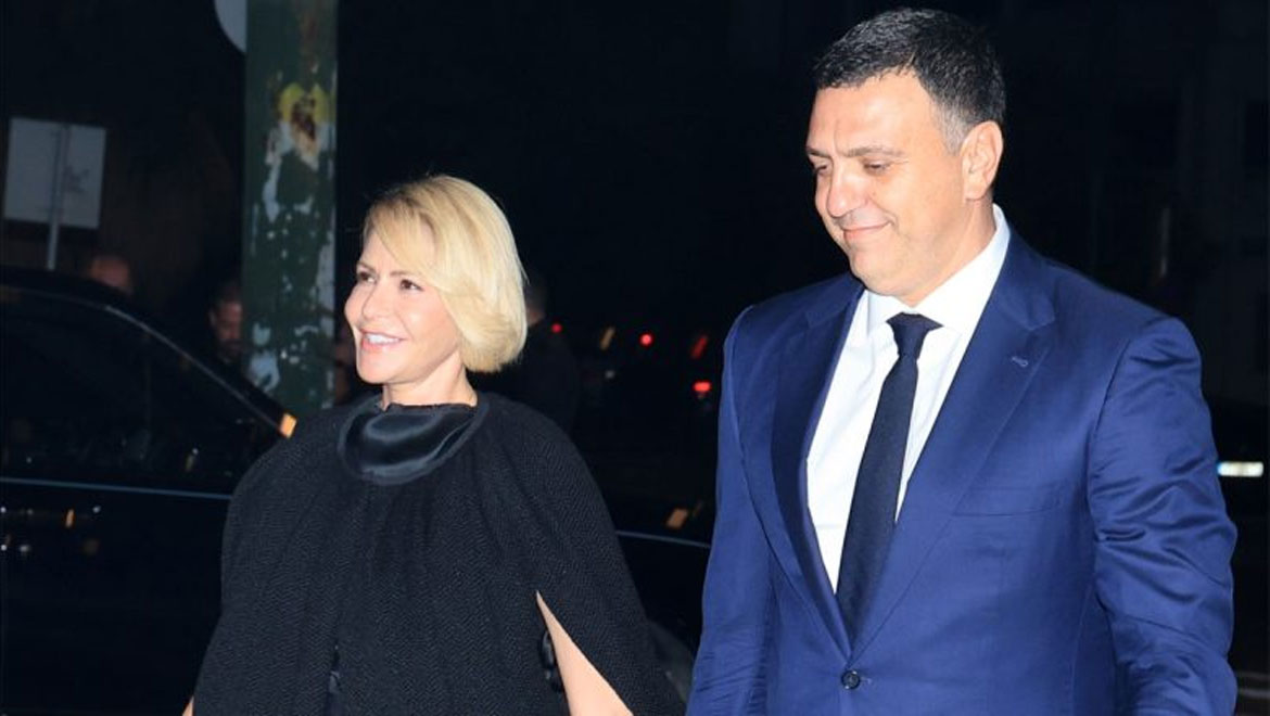 Τζένη Μπαλατσινού - Βασίλης Κικίλιας: Με τον γιο τους, Παναγιώτη-Αντώνιο στον αγιασμό των υδάτων στον Πειραιά