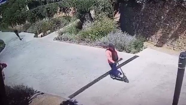 Οι «Ροζ Πάνθηρες» έφυγαν με πατίνια μετά τη ληστεία