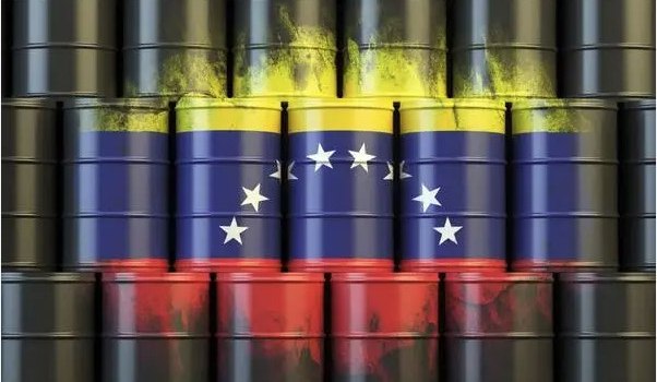 Βενεζουέλα: Θα παραδώσει στις ΗΠΑ έως και 50 εκατ. βαρέλια πετρελαίου, ανακοινώνει ο Τραμπ