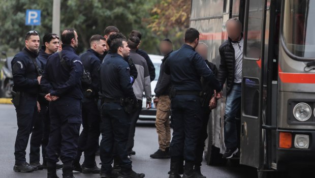 Αυλαία στη σοκαριστική υπόθεση του αστυνομικού της Βουλής και της συζύγου του - Το βαρύ κατηγορητήριο