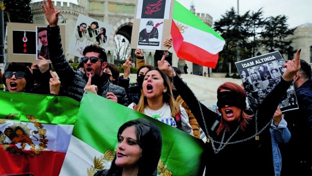 Η Αυστραλία καλεί τους πολίτες της να εγκαταλείψουν το Ιράν