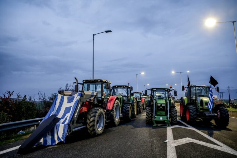 Αναβρασμός στα μπλόκα: Κομμένη στα δύο η Ελλάδα για 48 ώρες – Οι όροι της κυβέρνησης για συνάντηση στο Μαξίμου
