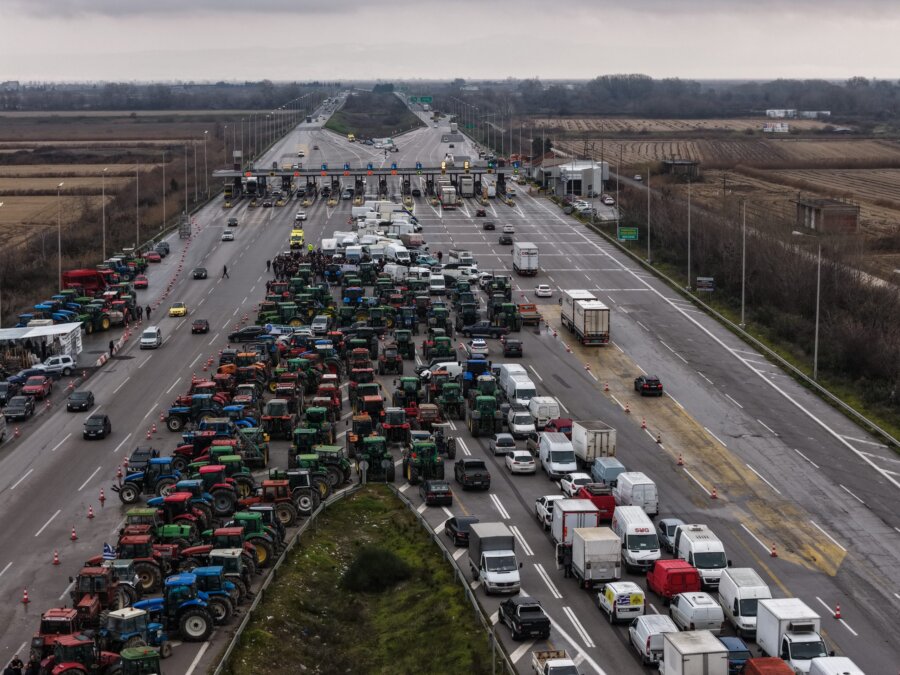 [383553] ΜΗΧΑΝΟΚΙΝΗΤΗ ΠΟΡΕΙΑ ΣΥΜΠΑΡΑΣΤΑΣΗΣ ΣΤΟ ΜΠΛΟΚΟ ΤΩΝ ΑΓΡΟΤΩΝ ΣΤΑ ΜΑΛΓΑΡΑ ΑΠΟ ΦΟΡΕΙΣ ΛΑΪΚΩΝ ΑΓΟΡΩΝ ΤΗΣ ΘΕΣΣΑΛΟΝΙΚΗΣ  (ΒΑΣΙΛΗΣ ΒΕΡΒΕΡΙΔΗΣ/ΜΟΤΙΟΝΤΕΑΜ)