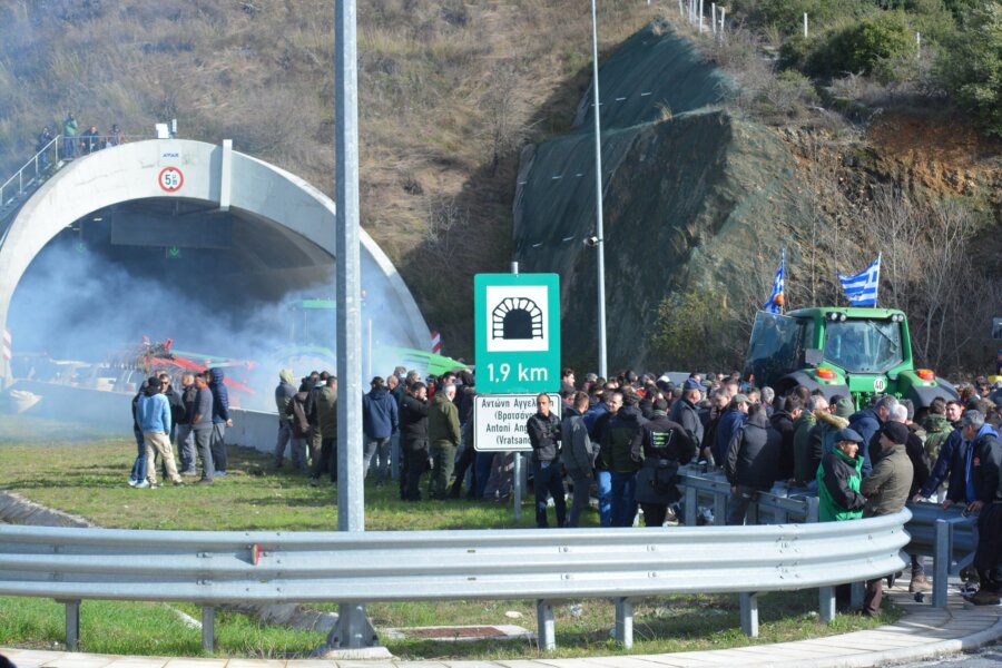 ΤΕΜΠΗ ΑΓΡΟΤΕΣ ΕΧΟΥΝ ΑΠΟΚΛΕΙΣΕΙ ΤΙΣ ΣΗΡΑΓΓΕΣ ΣΤΑ ΤΕΜΠΗ