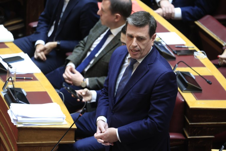 Άγριος καυγάς Καρίδη – Κωνσταντοπούλου στη Βουλή και καρφιά Δένδια στον συνάδελφό του: «Άσε μας κουκλίτσα μου»