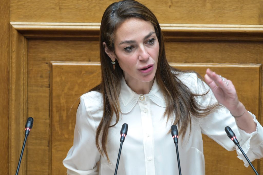 Σφοδρή αντίδραση Μιχαηλίδου στις δηλώσεις Βαρουφάκη για τη χρήση ναρκωτικών