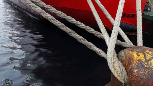 Ισχυροί άνεμοι κρατούν δεμένα τα πλοία στα περισσότερα λιμάνια