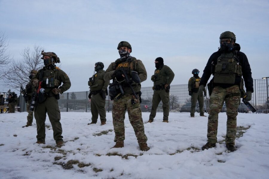 Κρίστι Νόεμ για την δολοφονια στη Μινεάπολη: «Εμπόδιζε το έργο της Υπηρεσίας Μετανάστευσης και Τελωνείων»