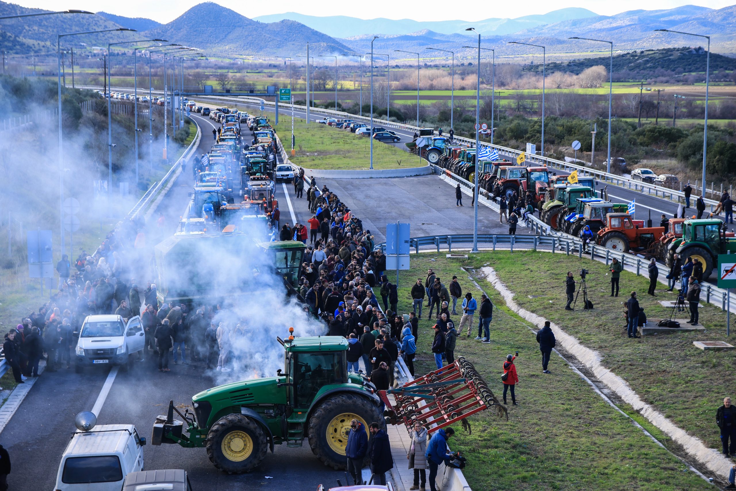 ΑΠΟΚΛΕΙΣΜΟΣ ΤΗΣ ΕΘΝΙΚΗΣ ΟΔΟΥ ΑΠΟ ΑΓΡΟΤΕΣ ΣΤΑ ΤΕΜΠΗ (EUROKINISSI)