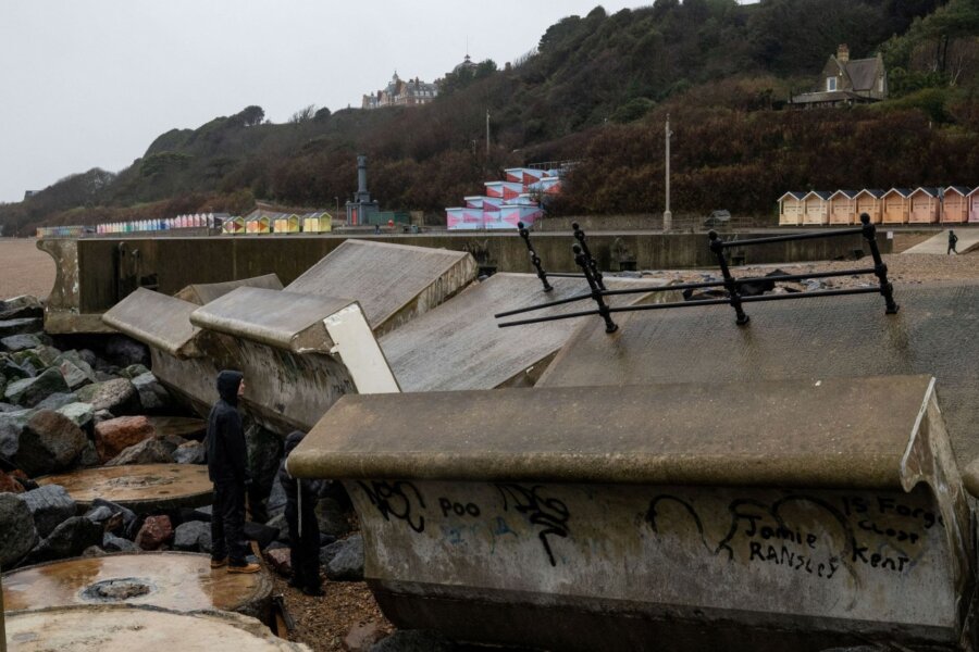 Ευρώπη: Χιλιάδες νοικοκυριά στο σκοτάδι, ακυρώσεις πτήσεων και προβλήματα στα τρένα από την καταιγίδα Γκορέτι