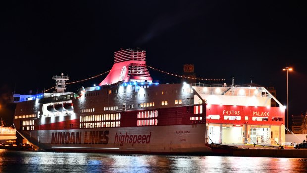 Το «ΦΑΙΣΤΟΣ ΠΑΛΑΣ» δεν κατάφερε να δέσει στη Μήλο λόγω δυσμενών καιρικών συνθηκών