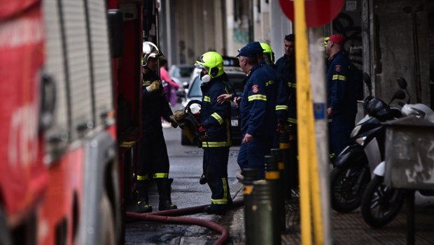 Περιστέρι: Χωρίς τις αισθήσεις της ηλικιωμένη μετά από φωτιά σε κουζίνα διαμερίσματος