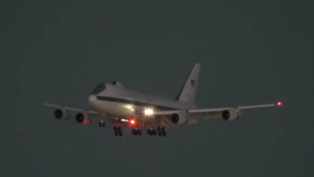 Μυστήριο με πτήση του «αεροπλάνου της Αποκάλυψης» πάνω από το Λος Άντζελες – Τα σενάρια & οι θεωρίες