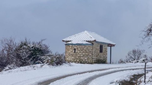 Στα «λευκά» Ηλεία, Μεσσηνία και Σέρρες - Χιονίζει σε Βίλια και Πάρνηθα