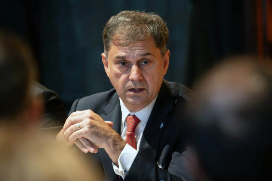 Χάρης Θεοχάρης: Αποστολή στη Βεγγάζη με διπλό στόχο