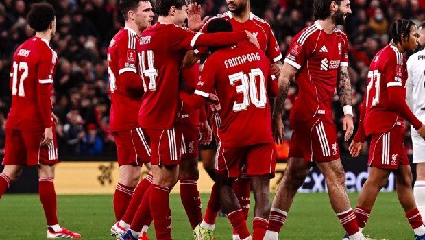 Βραδινή λιγούρα: Γιατί σε πιάνει πριν κοιμηθείς;