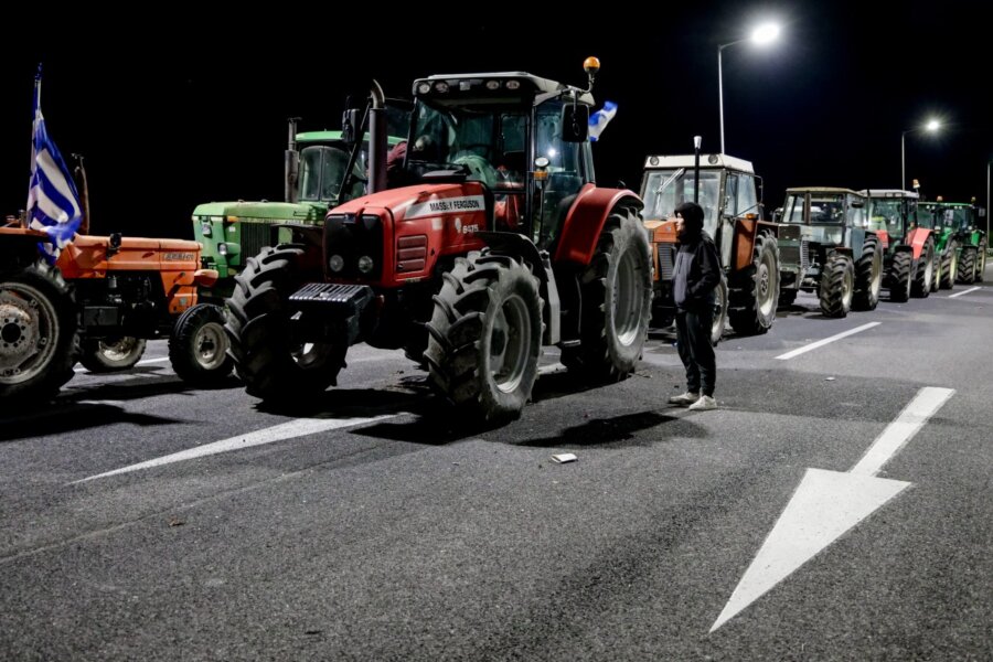Αγρότες: Σε διάλογο με τους «πρόθυμους» πάει η κυβέρνηση μετά το «μπλόκο» της Πανελλαδικής Επιτροπής