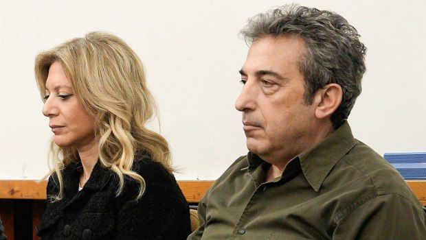 «Έπρεπε να είχε ήδη παραιτηθεί» - Αιχμηρή ανακοίνωση του Συλλόγου για Καρυστιανού, που τώρα δηλώνει ότι δεν φεύγει