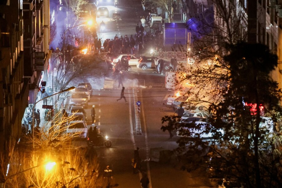 Ο Τραμπ υπόσχεται να «σώσει» τους Ιρανούς – Οι επιλογές του και οι συνέπειές τους