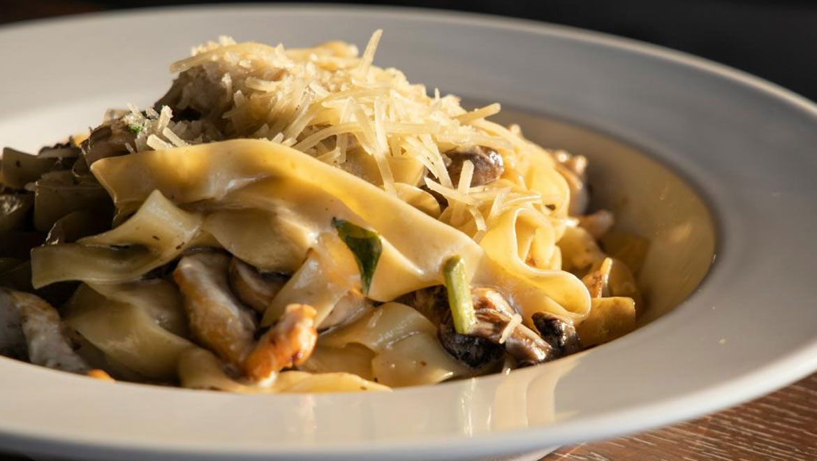 Ζυμαρικά με μανιτάρια & λάδι τρούφας (σε 10 λεπτά)
