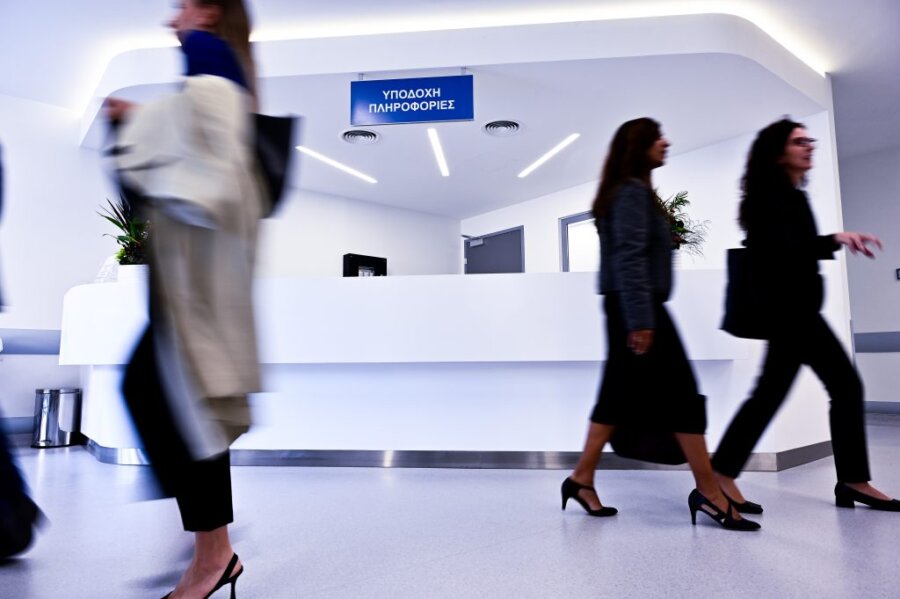 «Πονοκέφαλος» στα νοσοκομεία: Το κύμα γρίπης, η επιστροφή των ράντζων και οι ελλείψεις προσωπικού