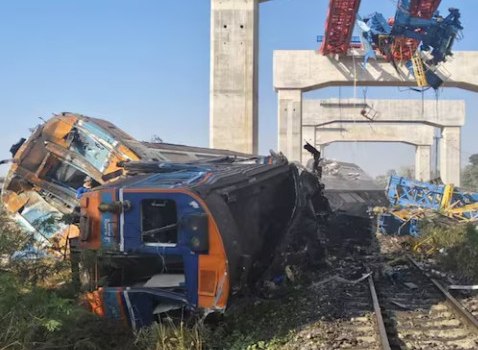 Τραγωδία στην Ταϊλάνδη με 22 νεκρούς και δεκάδες τραυματίες: Γερανός έπεσε πάνω σε τρένο