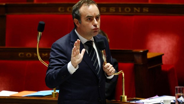 Η γαλλική κυβέρνηση επιβιώνει ψηφισμάτων μομφής για τη συμφωνία Mercosur