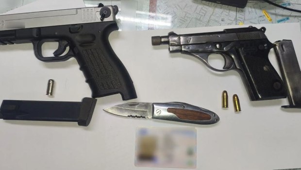 Παλαιό Φάληρο: Συνελήφθη 56χρονος γνωστός επιχειρηματίας με δύο όπλα, γεμιστήρες και σουγιά