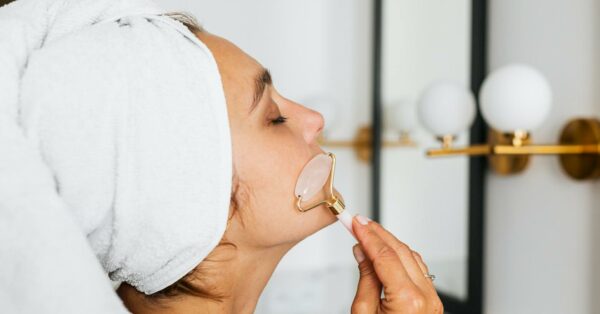 Τι ακριβώς κάνουν οχτώ από τα πιο δημοφιλή συστατικά περιποίησης;