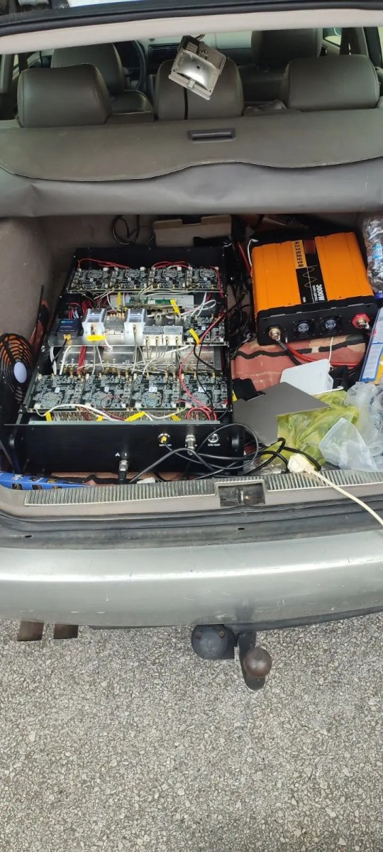 Είχαν στήσει κλώνο κεραίας κινητής τηλεφωνίας, έστελναν παραπλανητικά sms και υπέκλεπταν τραπεζικές κάρτες