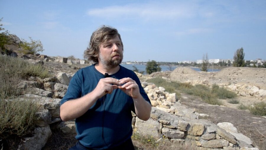 Είναι ο νέος Ελγιν; Χειροπέδες σε κορυφαίο Ρώσο αρχαιολόγο που το Κίεβο κατηγορεί ότι λεηλάτησε αρχαία ελληνική πόλη στην Κριμαία