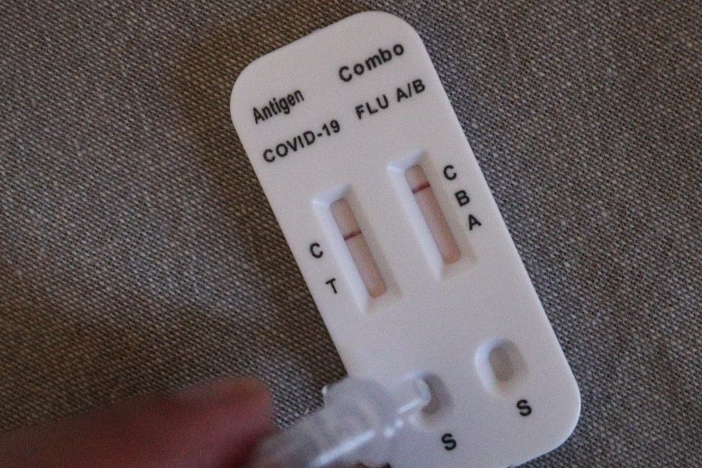 Τεστ γρίπης Β COVID-19