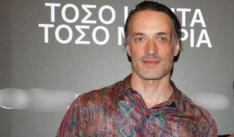 Μεγάλη Χίμαιρα: Ποιος είναι ο Ανδρέας Κωνσταντίνου που «γκρεμίζει» το Χ σε κάθε του εμφάνιση;