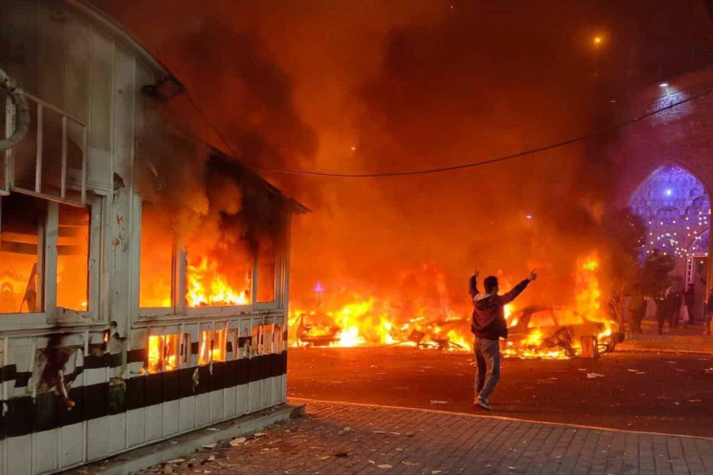 Ιράν: Οι Αρχές ζητούν χιλιάδες δολάρια για την παράδοση σορών διαδηλωτών – Τι καταγγέλλουν οικογένειες