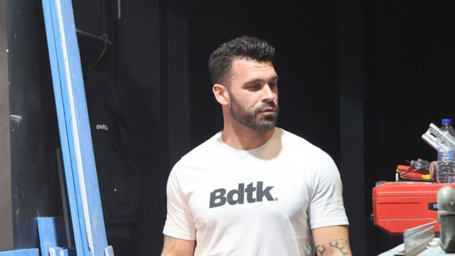 Στάθης Σχίζας: «Δεν βρίσκω σύντροφο γιατί ψάχνω την μητέρα μου»