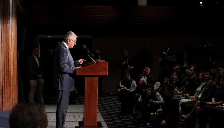 «Η Ισλαμική Δημοκρατία θα πέσει» - Ο εξόριστος πρίγκιπας του Ιράν θέλει να ηγηθεί μίας μετάβασης στη δημοκρατία