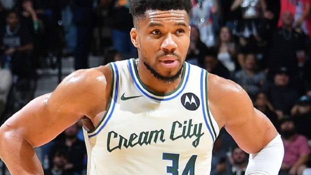 Οι Μπακς κινούνται για μεγάλη μεταγραφή προκειμένου να πείσουν τον Γιάννη να μείνει - Ποια ονόματα «παίζουν»