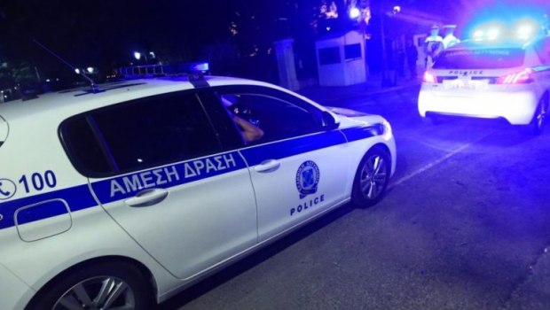 Αδιανόητο περιστατικό: Έφηβος άρπαξε το αυτοκίνητο της μητέρας του - Επιχείρησε να εμβολίσει περιπολικά