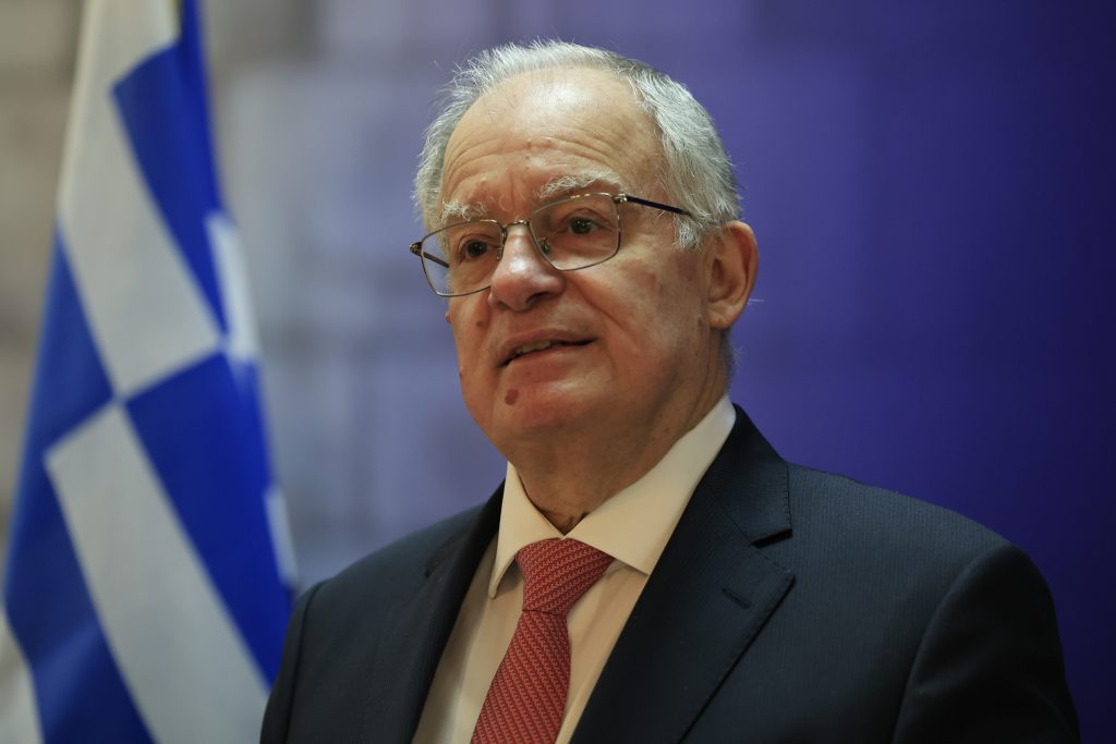 Τηλέφωνα, ραντεβού και πρώην πρωθυπουργοί: Τι σχεδιάζει ο Τασούλας