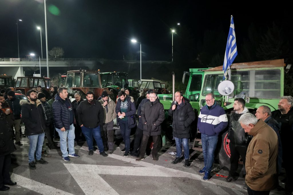 Αγρότες: Με ανοιχτούς δρόμους και «κόκκινες γραμμές» το ραντεβού με Μαξίμου