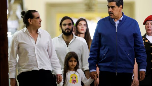 Βενεζουέλα: Η Ροδρίγκες καθαίρεσε τον υπουργό Βιομηχανίας, από τους πιο πιστούς στον Μαδούρο