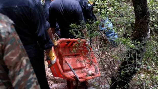 Αυτοκίνητο έπεσε σε γκρεμό στα Καπετανιανά - Χωρίς τις αισθήσεις του ο οδηγός